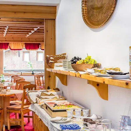 Garni Ernst Falch Couette-café 3*